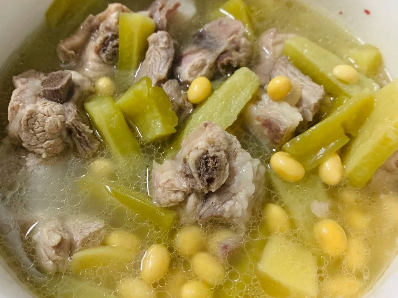 Who can drink bitter melon and spare rib soup?